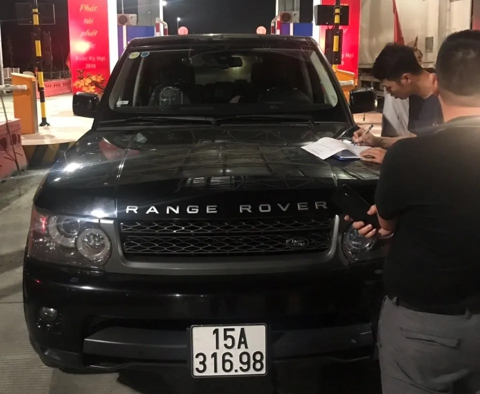 Ô tô bị ném đá trên cao tốc Hạ Long- Hải Phòng ảnh 1