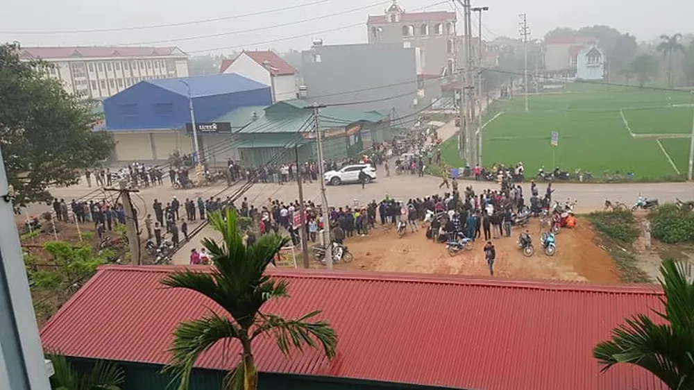 Xe khách đâm vào đoàn người đưa tang, 7 người tử vong ảnh 2