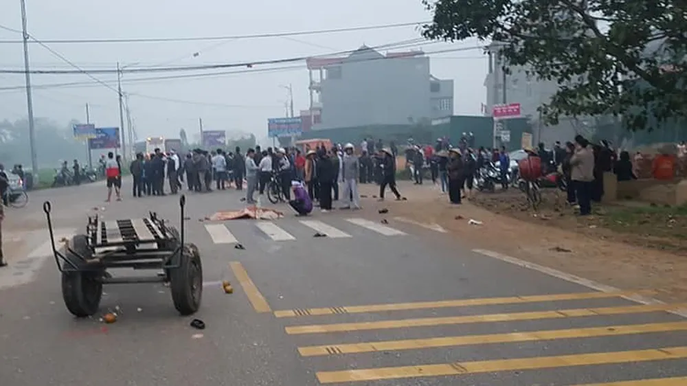 Xe khách đâm vào đoàn người đưa tang, 7 người tử vong ảnh 3