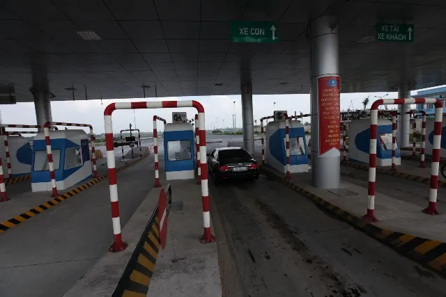 Trạm thu phí trên cao tốc Nội Bài - Lào Cai