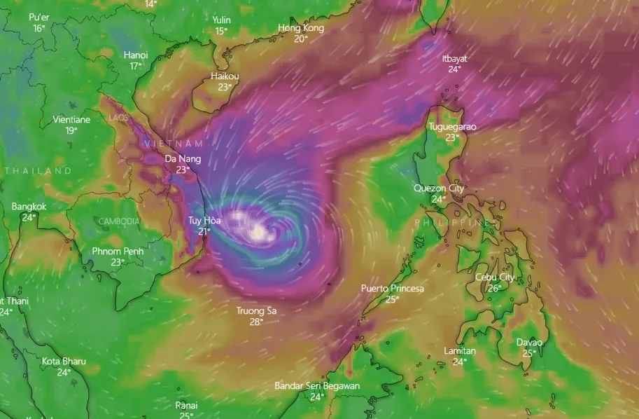 Hoãn huỷ hàng loạt chuyến bay do bão số 6