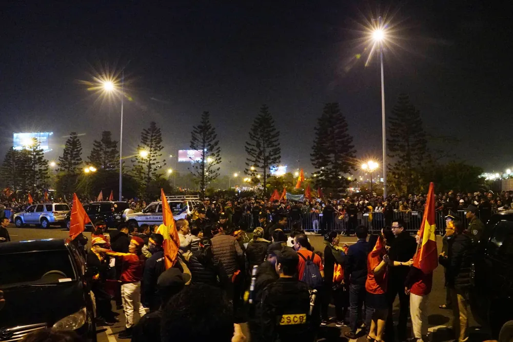 Các cầu thủ U22 và đội tuyển nữ Việt Nam rời sân bay Nội Bài đến diện kiến Thủ tướng ảnh 13