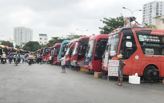 Các phương tiện vận tải trong nước được khôi phục hoàn toàn từ 0 giờ ngày 8-5 ảnh 1