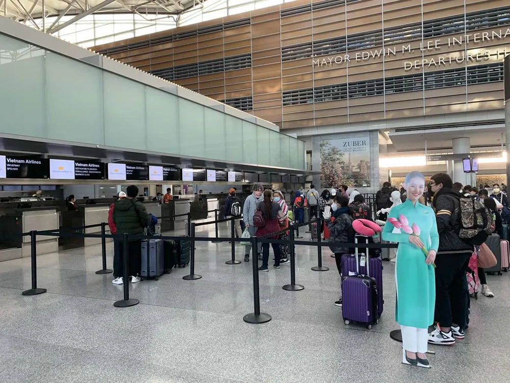 Chuyến bay chở công dân Việt Nam từ Mỹ về nước đã hạ cánh an toàn ảnh 1