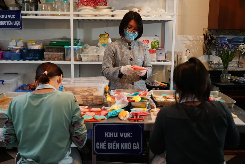 Những chiếc bánh đặc biệt trên chuyến bay 8-3 ảnh 1