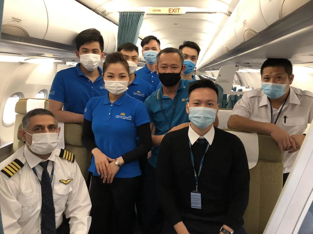 Đón 390 công dân Việt Nam tại Myanmar về nước ảnh 1