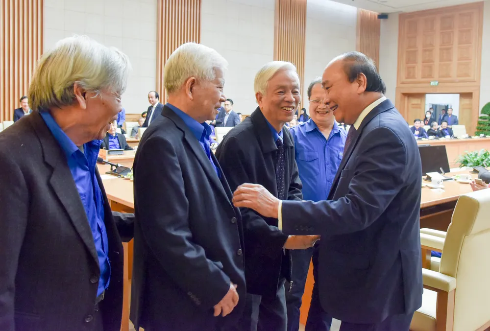 Thủ tướng Nguyễn Xuân Phúc gặp mặt cán bộ đoàn tiêu biểu nhận giải thưởng Lý Tự Trọng 2021 ảnh 2