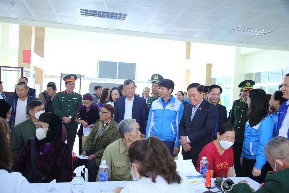 Hoạt động thăm hỏi, chăm sóc sức khỏe người dân tại tỉnh Lạng Sơn ngày 3-3