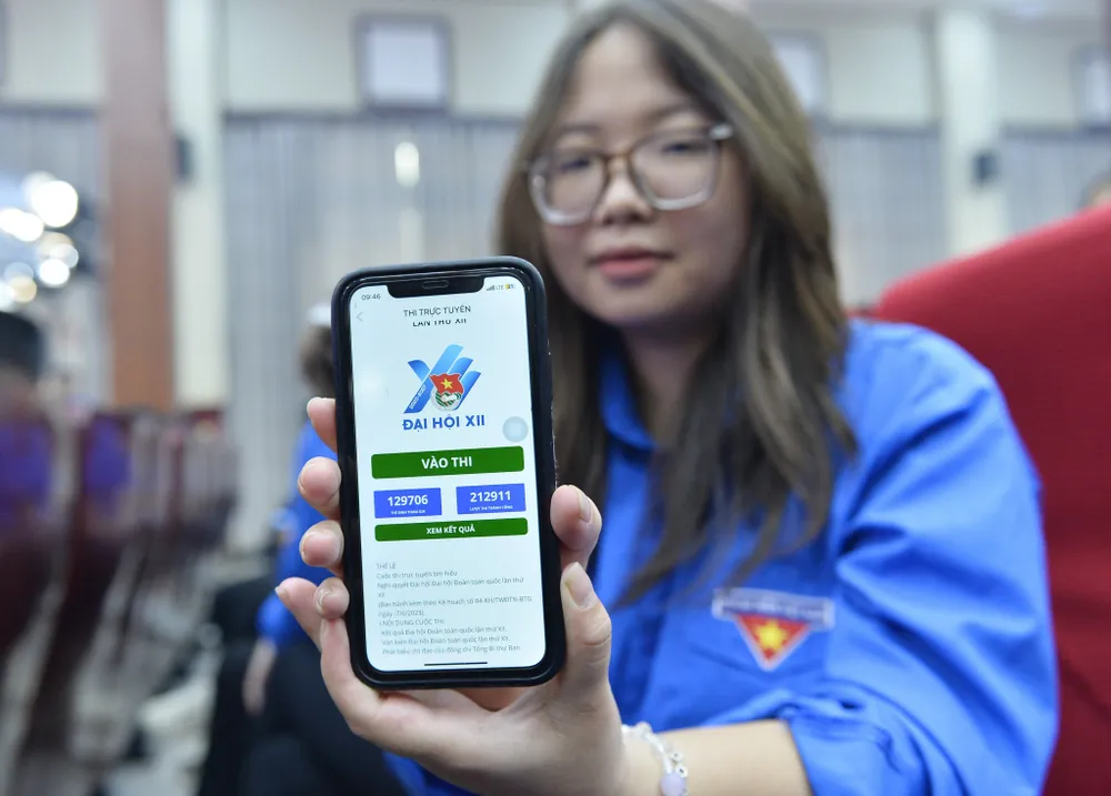 Thí sinh tham gia thi bằng cách tải ứng dụng di động Thanh niên Việt Nam về điện thoại thông minh và đăng ký tài khoản