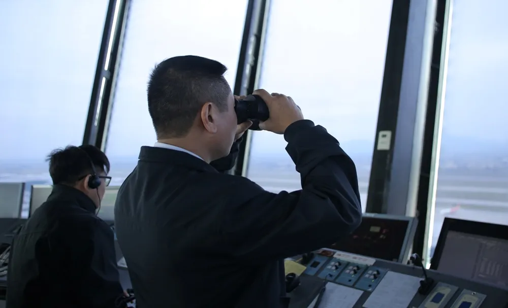 Đình chỉ kíp trực trong sự cố máy bay suýt va chạm tại sân bay Nội Bài