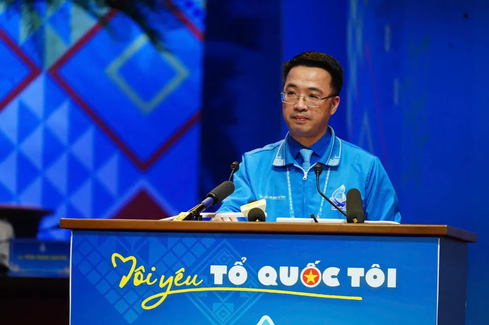 Nguyen Tuong Lam khai mac.jpg