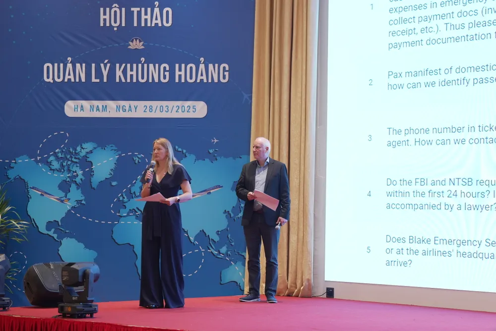 6. Các chuyên gia thảo luận tại hội thảo (1).JPG