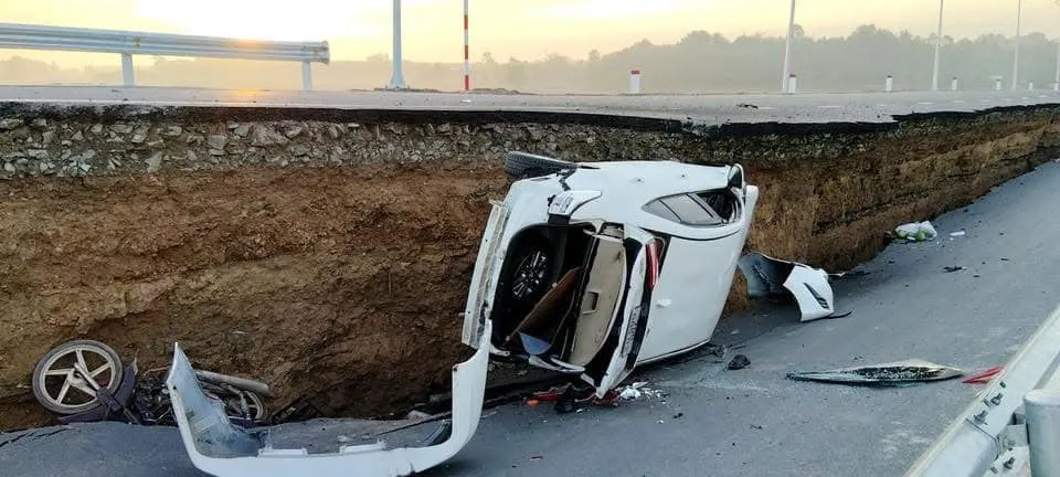 Hiện trường sụt lún cầu Hòa Bình (Tây Ninh)