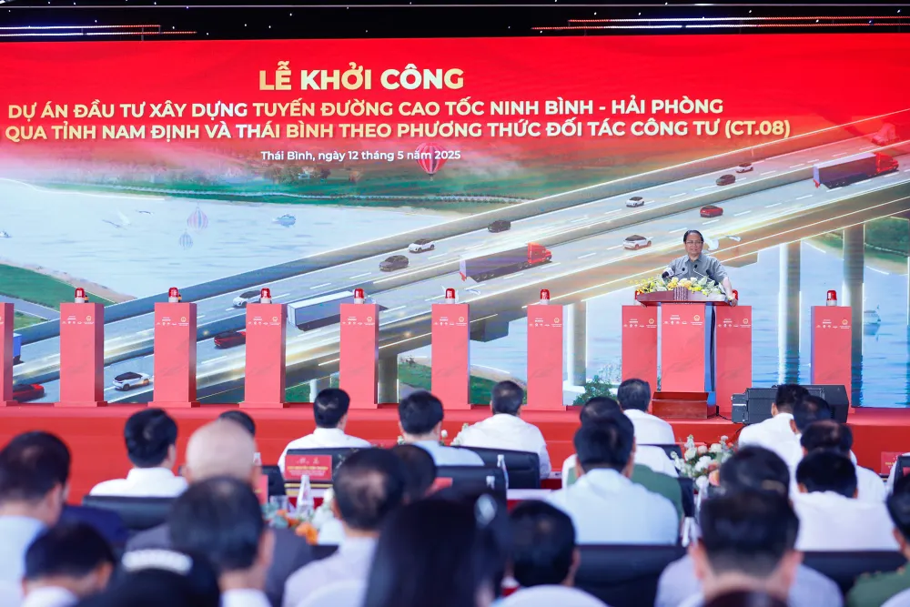 Thủ tướng Phạm Minh Chính dự lễ khởi công xây dựng tuyến đường cao tốc Nam Định - Thái Bình. Ảnh: VIẾT CHUNG