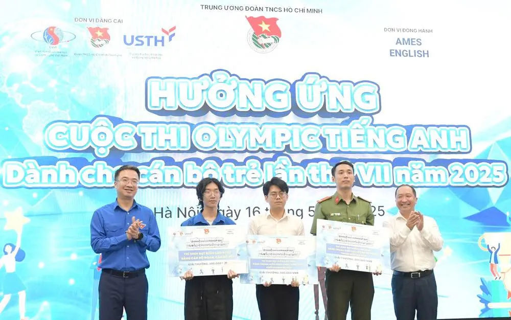 Các thí sinh hưởng ứng cuộc thi ngay sau lễ khai mạc