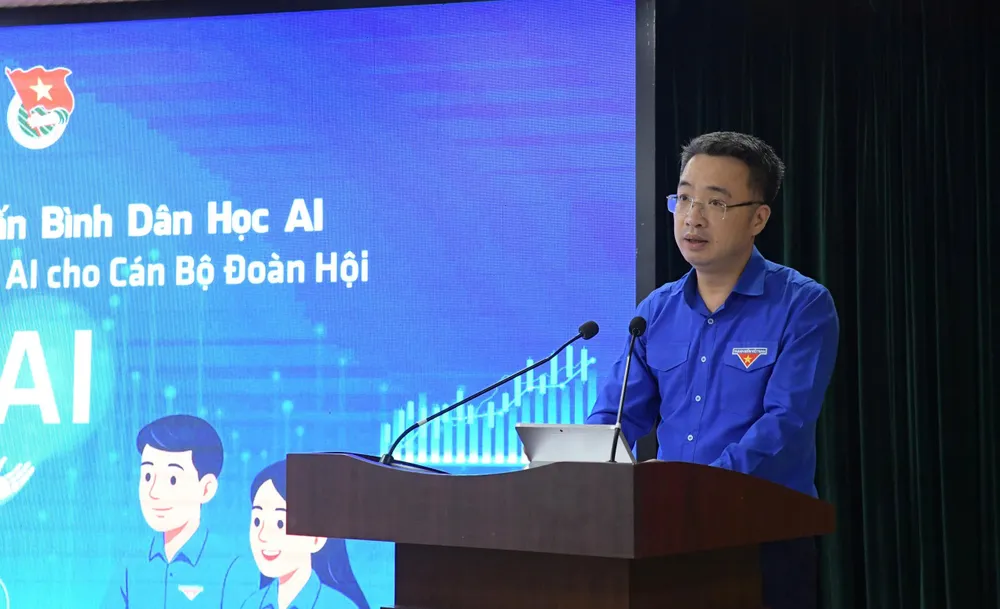 Bí thư Trung ương Đoàn Nguyễn Tường Lâm phát biểu khai mạc chương trình