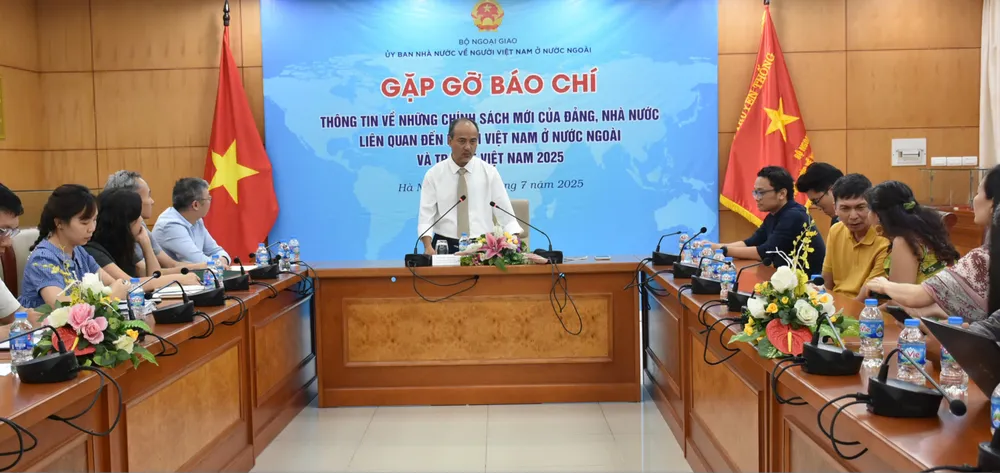 Họp báo thông tin về những chính sách mới của Đảng và Nhà nước liên quan đến người Việt Nam ở nước ngoài và chương trình Trại hè Việt Nam 2025