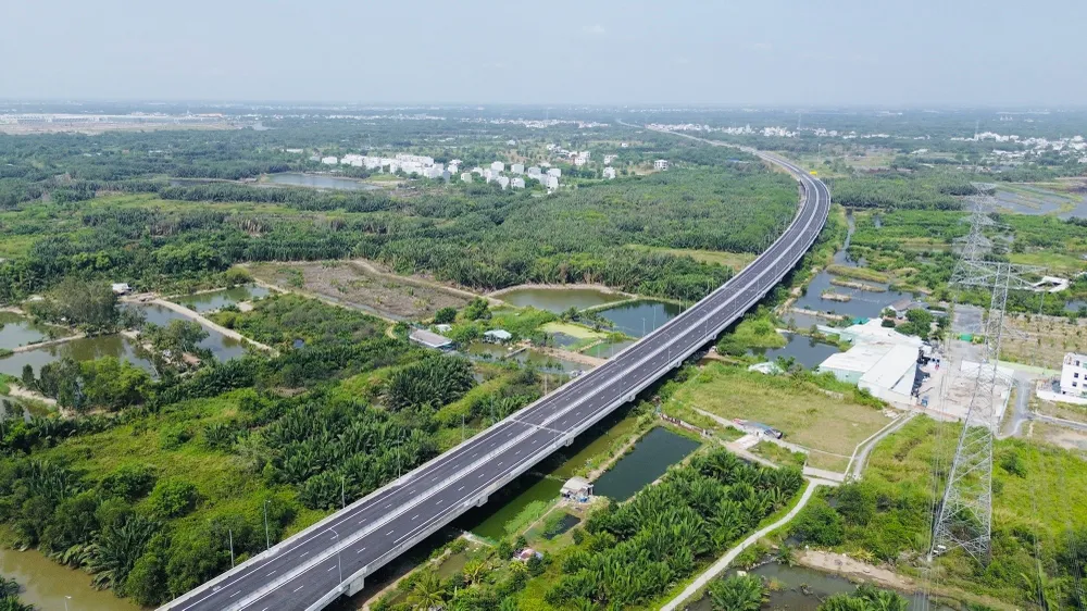 2 phương án đầu tư mở rộng đường bộ cao tốc Bắc - Nam