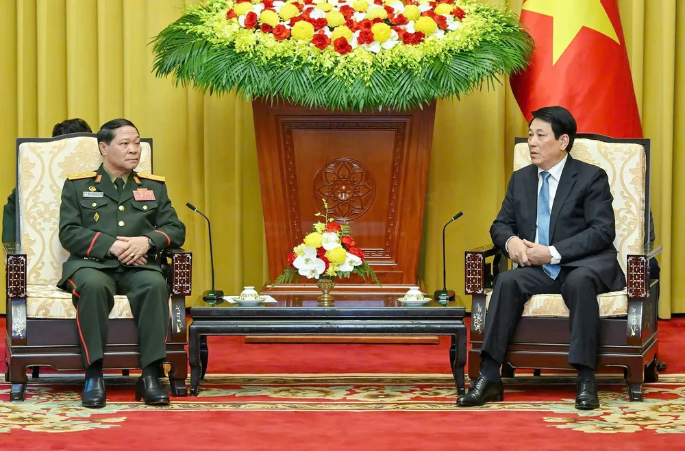 Chủ tịch nước Lương Cường tiếp Trung tướng Vongsone Inpanphim. Ảnh: VIẾT CHUNG