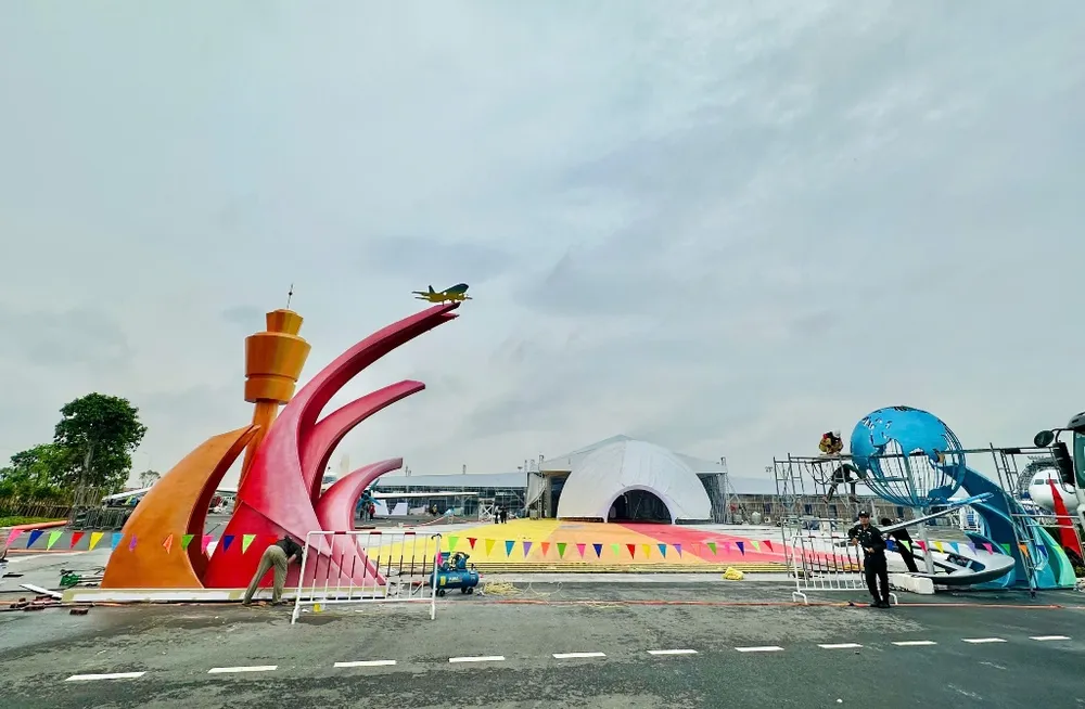 Các công trình tạm tại Triển lãm thành tựu kinh tế - xã hội