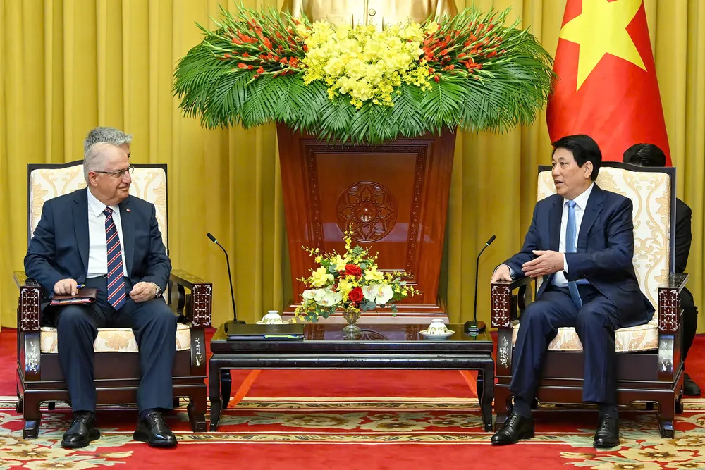 Chủ tịch nước Lương Cường tiếp Bộ trưởng Bộ Quốc phòng Thổ Nhĩ Kỳ Yasar Guler. Ảnh: VIẾT CHUNG.