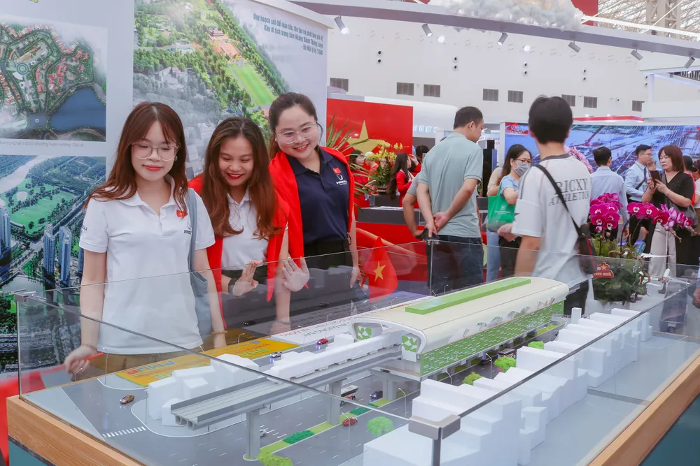 Khách thăm quan TL 1.jpg