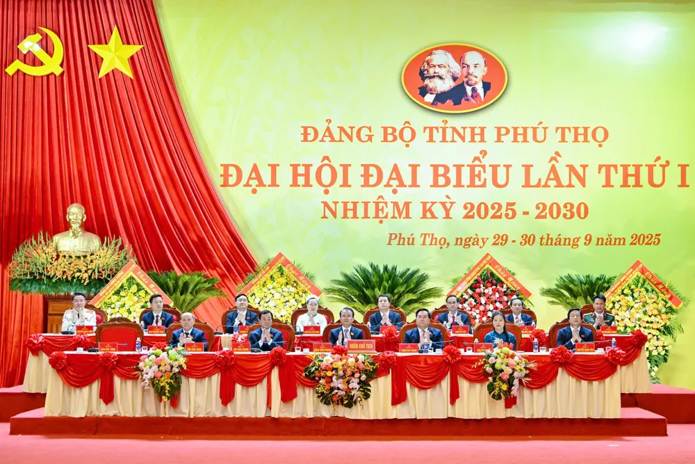 Đại hội đại biểu Đảng bộ tỉnh Phú Thọ lần thứ I, nhiệm kỳ 2025-2030 khai mạc phiên chính thức. Ảnh: VIẾT CHUNG