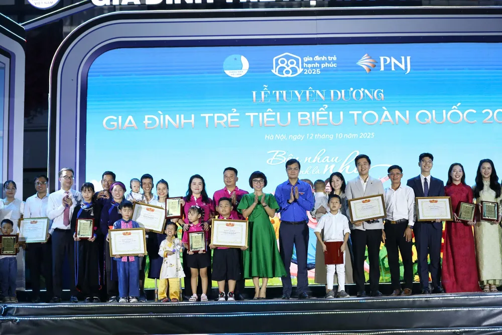 Vinh danh 10 “Gia đình trẻ hạnh phúc” năm 2025