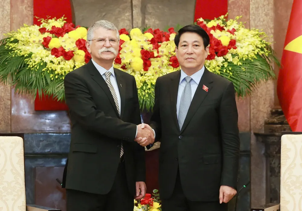 Chủ tịch nước Lương Cường tiếp Chủ tịch Quốc hội Hungary Kover Laszlo, chiều 20-10. Ảnh: VIẾT CHUNG