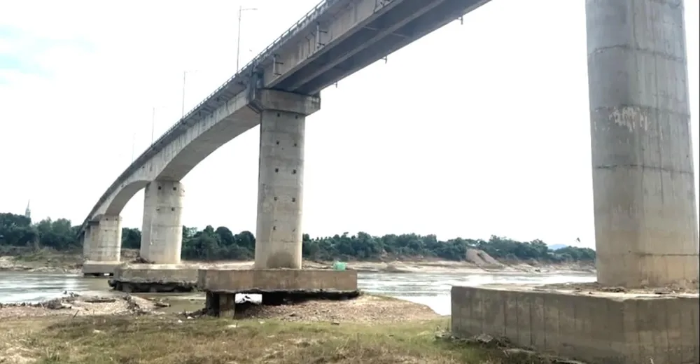 Cầu sông Lô bị xuống cấp