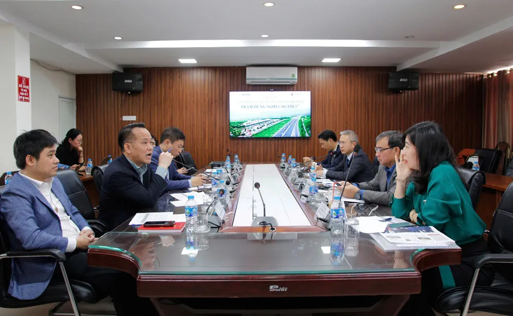 Tọa đàm “Có cần quy chuẩn chất lượng dịch vụ trạm dừng nghỉ cao tốc?” tổ chức ngày 24-12 tại Hà Nội