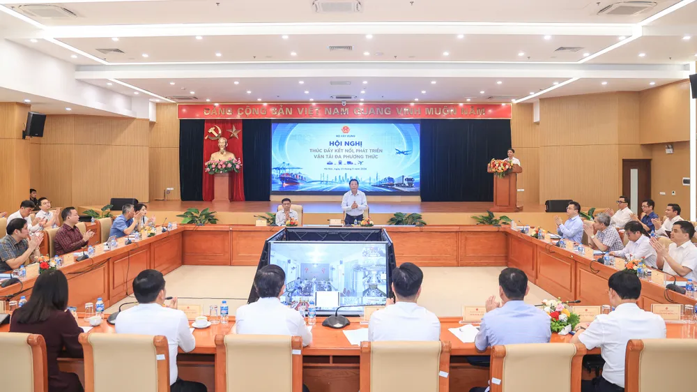 Hội nghị Thúc đẩy kết nối phát triển vận tải đa phương thức do Bộ Xây dựng tổ chức tại Hà Nội, ngày 21-5. Ảnh: CTV