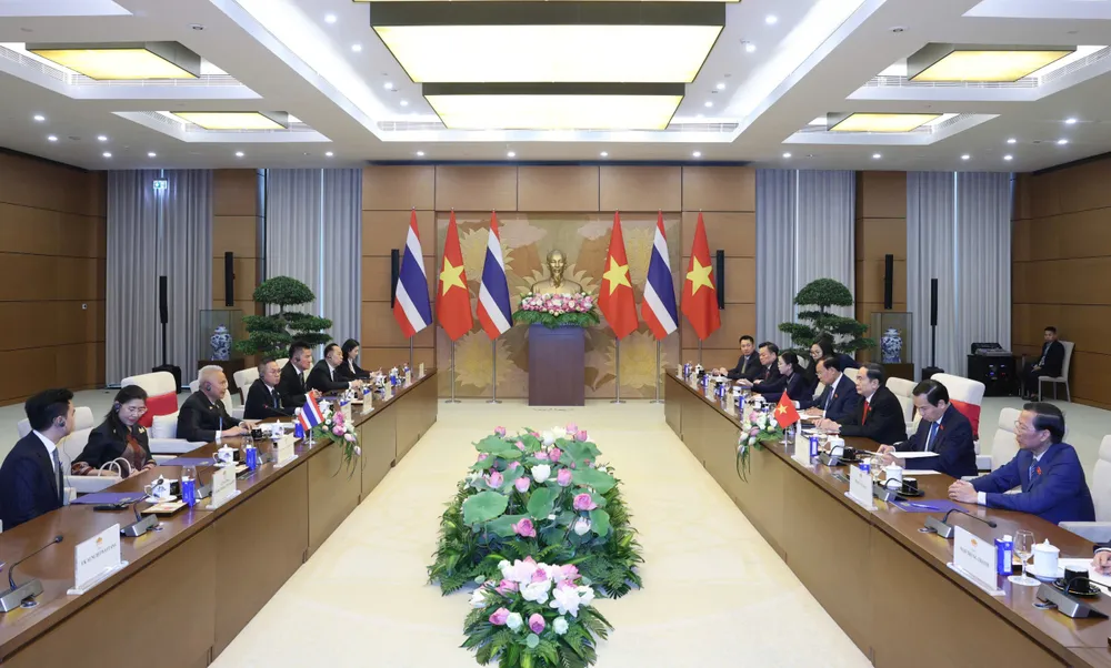 Chủ tịch Quốc hội Trần Thanh Mẫn hội đàm với Chủ tịch Quốc hội kiêm Chủ tịch Hạ viện Vương quốc Thái Lan Sophon Zaram. Ảnh: QUANG PHÚC