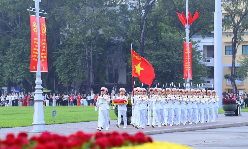 Lễ Thượng cờ tại Quảng trường Ba Đình sáng ngày 2-9. Ảnh: HẢI LINH