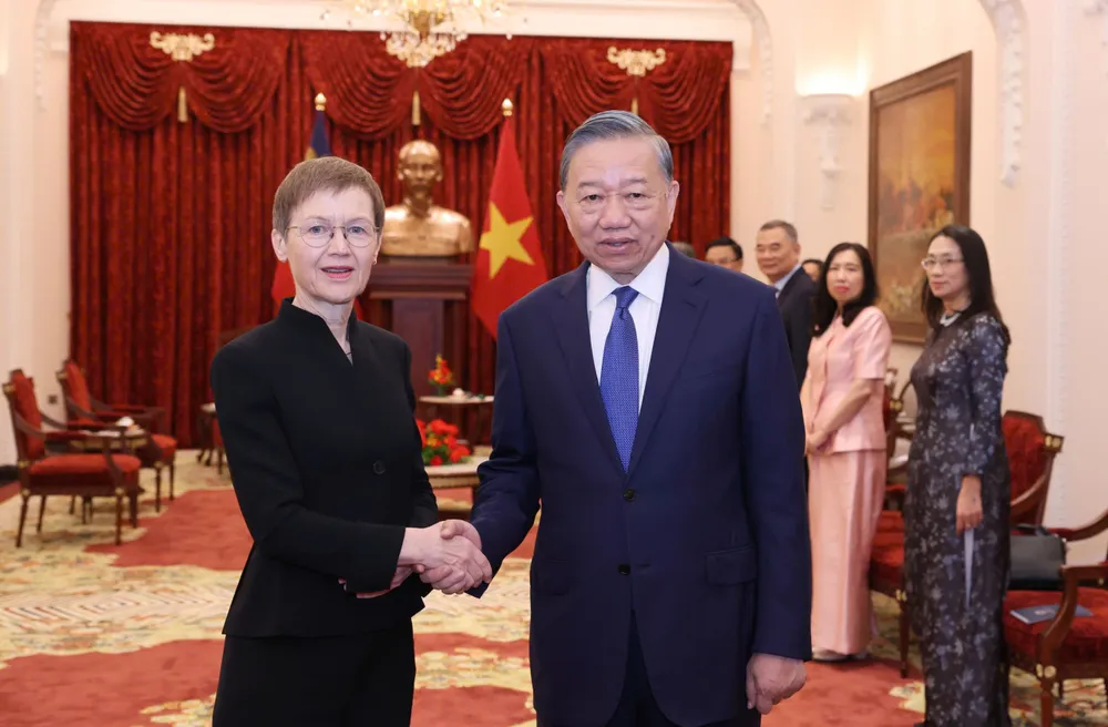 Tổng Bí thư, Chủ tịch nước Tô Lâm tiếp Thủ tướng Công quốc Liechtenstein Brigitte Haas, sáng 18-10. Ảnh: QUANG PHÚC
