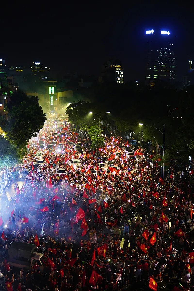  Dù thua, cổ động viên tự hào cùng Olympic Việt Nam ảnh 11