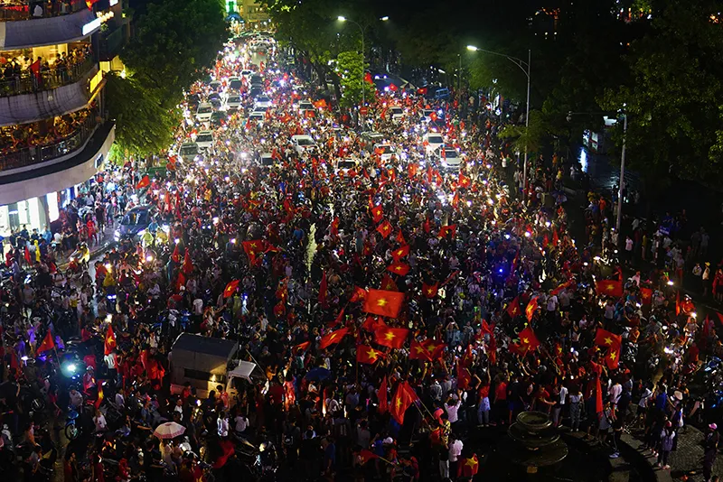  Dù thua, cổ động viên tự hào cùng Olympic Việt Nam ảnh 10