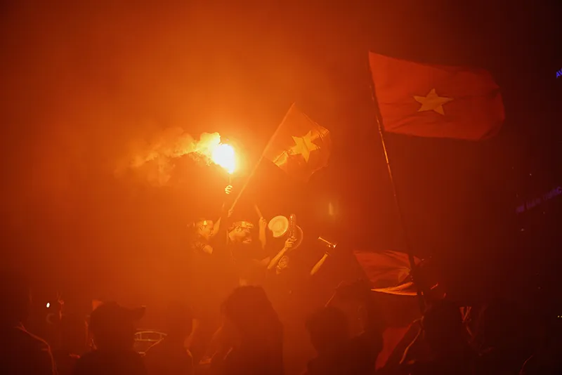  Dù thua, cổ động viên tự hào cùng Olympic Việt Nam ảnh 7