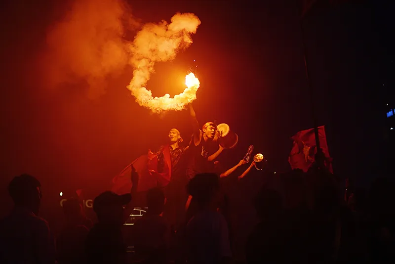  Dù thua, cổ động viên tự hào cùng Olympic Việt Nam ảnh 8