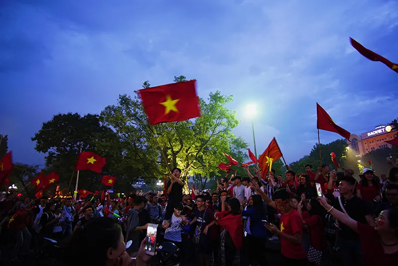  Dù thua, cổ động viên tự hào cùng Olympic Việt Nam ảnh 6