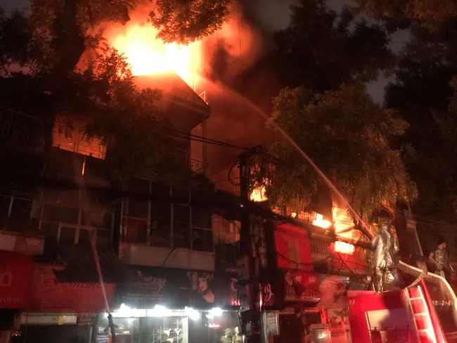 Đã dập tắt đám cháy lớn cạnh Bệnh viện Nhi Trung ương  ảnh 3