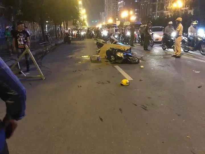 Một nạn nhân tử vong do cần cẩu rơi tời trên đường Lê Văn Lương, Hà Nội ảnh 5