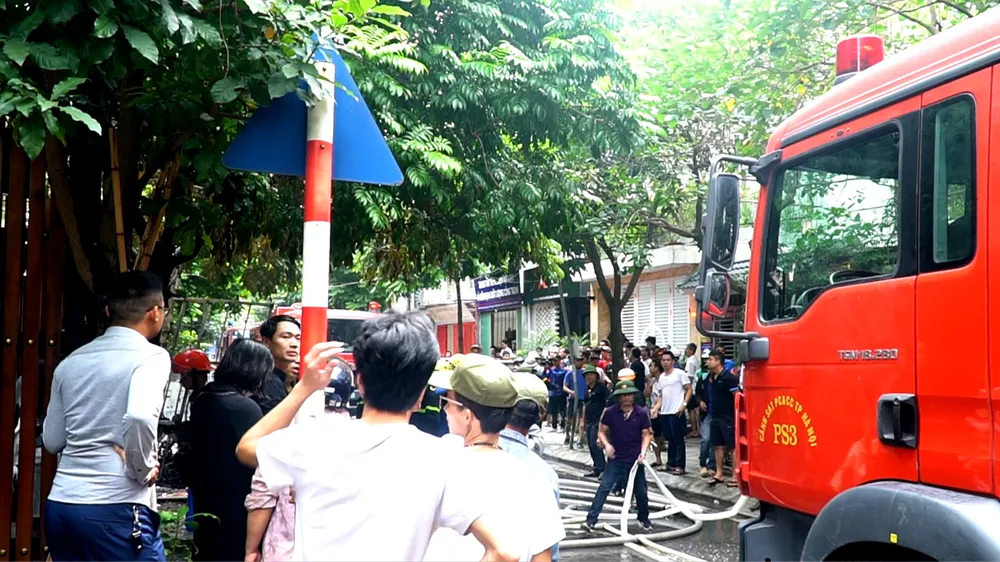 Cháy xưởng ghế sofa, 1 người tử vong và 4 người bị thương ảnh 2