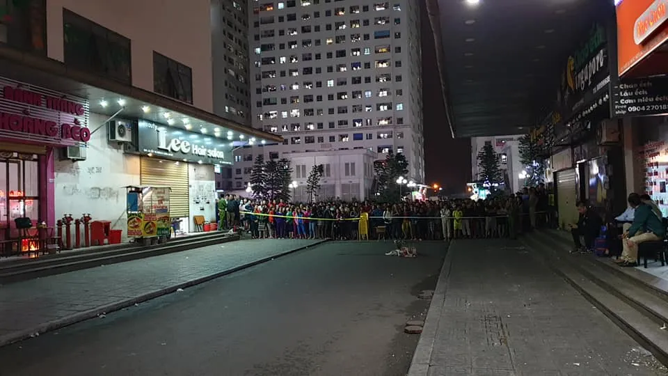 Hà Nội: Bé sơ sinh còn nguyên dây rốn rơi từ tầng cao chung cư ảnh 3