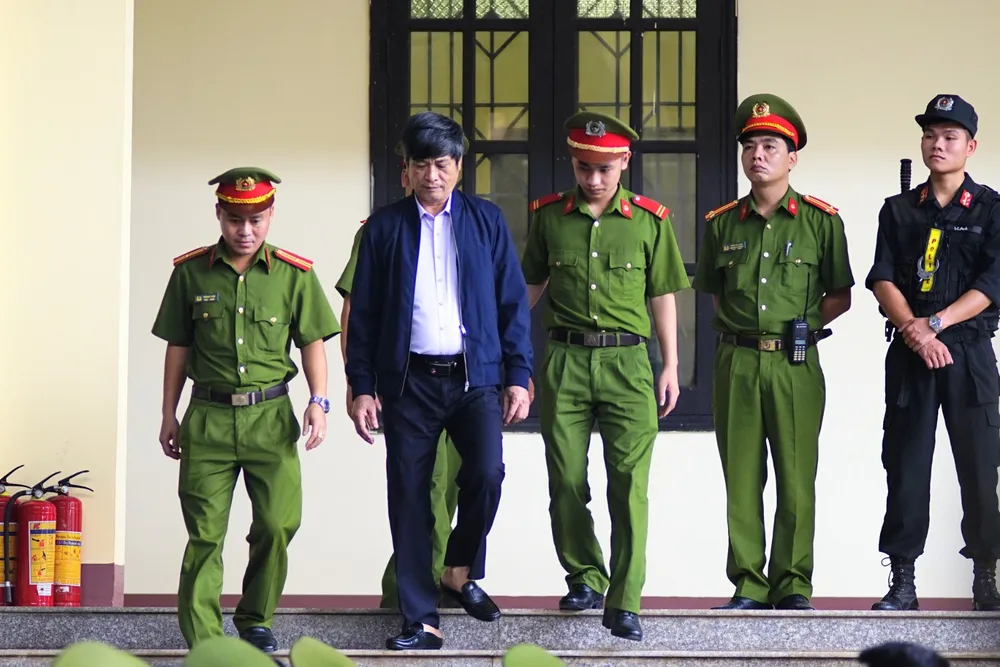 Ngày thứ 2 xét xử vụ đánh bạc hàng ngàn tỷ: Các bị cáo bị nhắc nhở ảnh 2