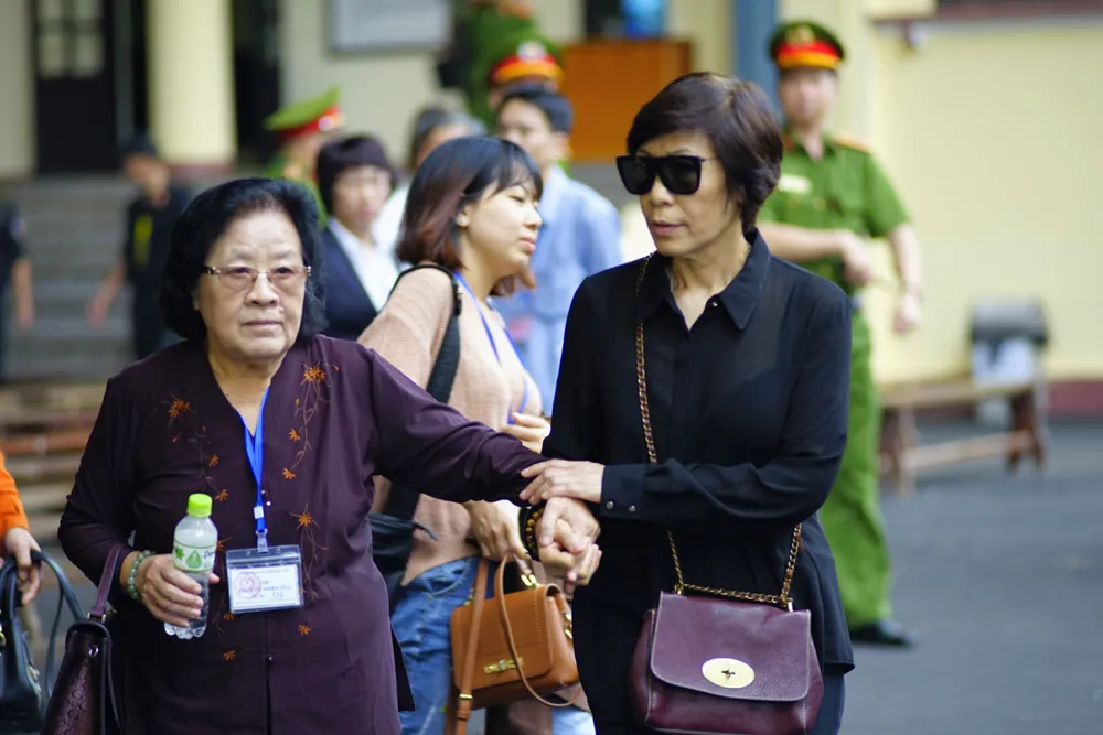 Ngày thứ 2 xét xử vụ đánh bạc hàng ngàn tỷ: Các bị cáo bị nhắc nhở ảnh 7