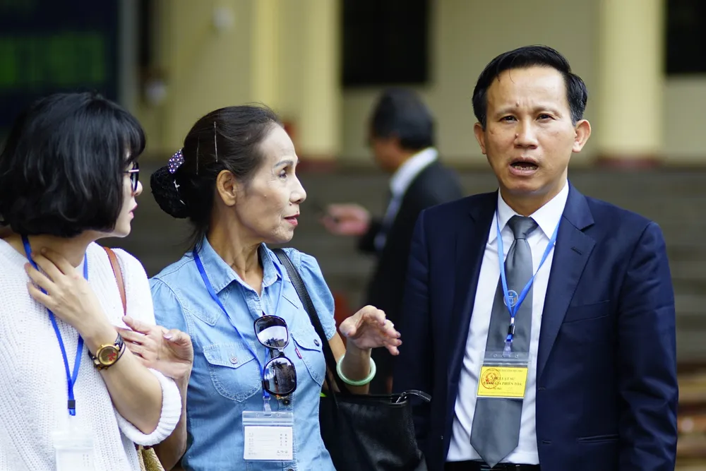 Ngày thứ 2 xét xử vụ đánh bạc hàng ngàn tỷ: Các bị cáo bị nhắc nhở ảnh 6