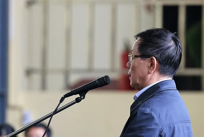 Bị cáo Phan Văn Vĩnh thừa nhận bảo kê đường dây đánh bạc ảnh 1