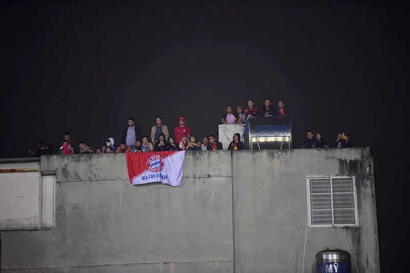 Những cách cổ vũ chỉ có ở Việt Nam dành cho tình yêu bóng đá ảnh 2