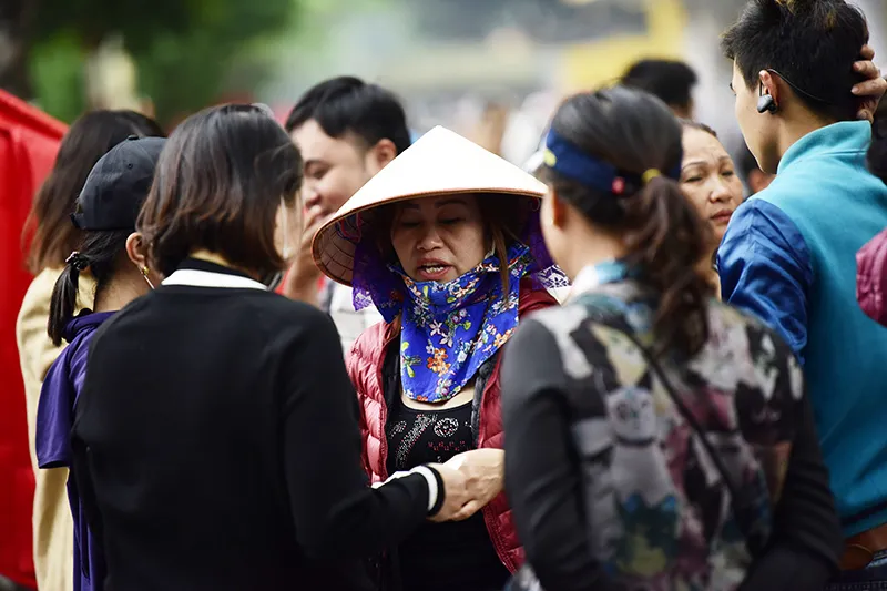 Cổ động viên “tiếp lửa” sớm cho thầy trò Park Hang-seo ở Hàng Đẫy ảnh 6